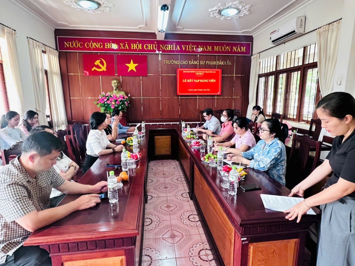 Chi bộ II tổ chức kết nạp Đảng viên